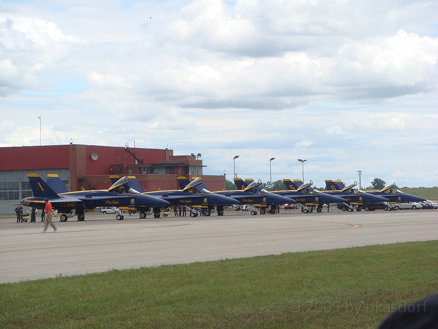 Willow Run Airshow [2009 July 18] 085.JPG - Scenes from the Thunder Over Michigan Air Show at Willow Run Airport